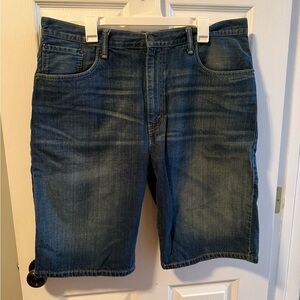 Men’s 569 Classic Levi Denim Shorts Size 38